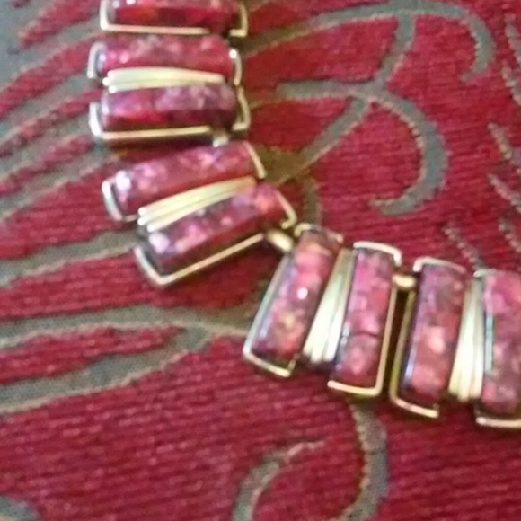 Necklace. Pretty. - Picture 2 of 3